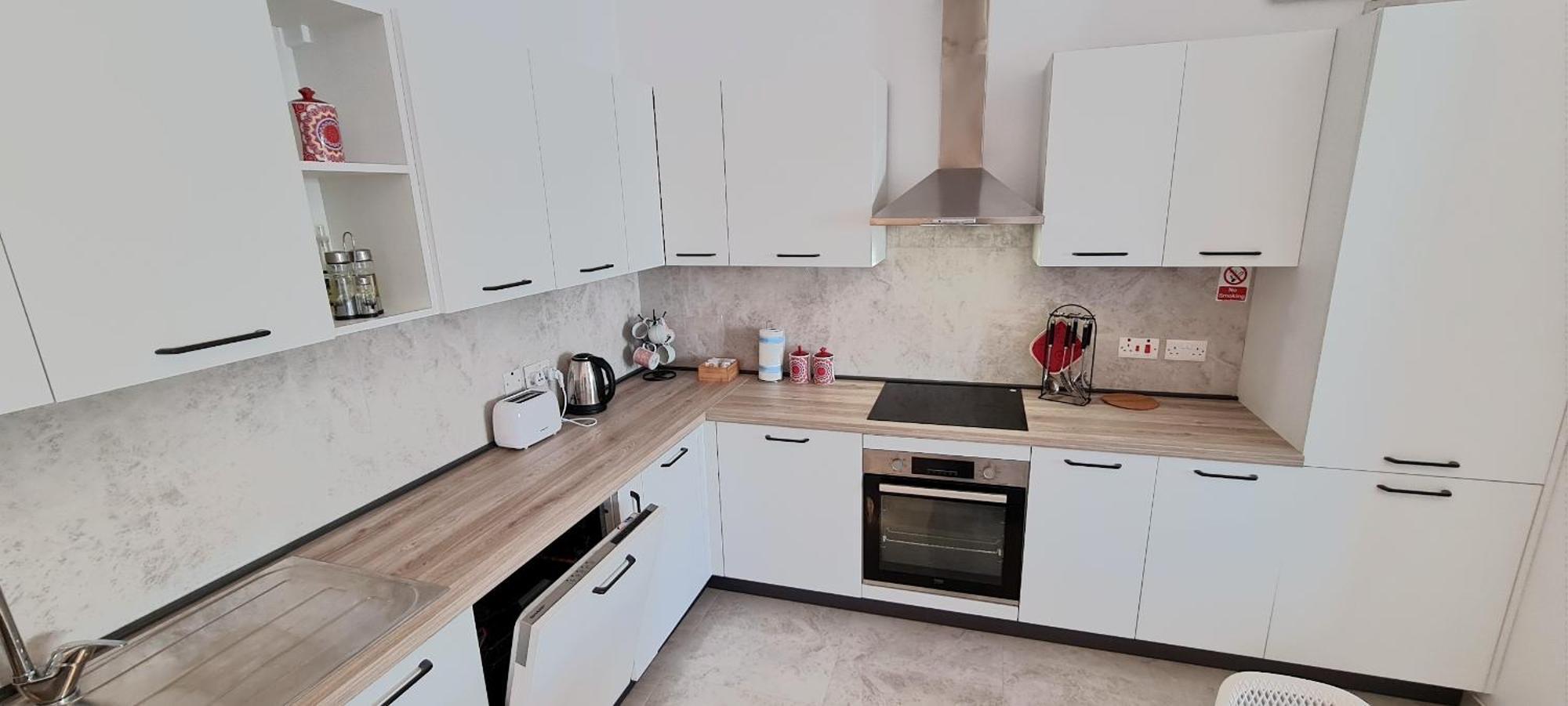 Apartment Seaside Serenity 8 - Few Mins Walk To The